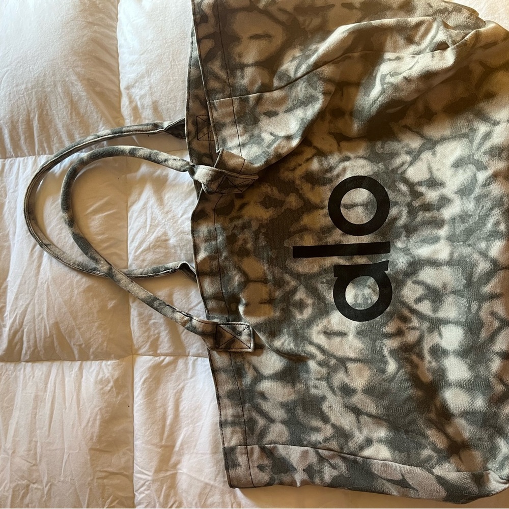 ALO Yoga Black and Gray Patterned Tote Bag